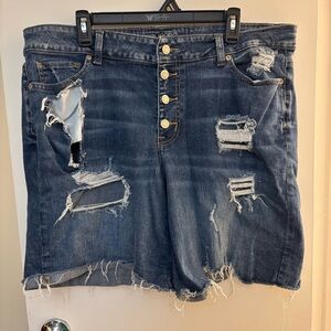 Maurice’s mid-rise distressed denim shorts size 20W Plus size